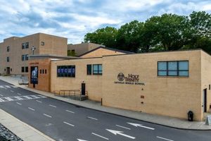 Discover Holy Trinity Middle School: A Parent's Guide | Best Schools in America: Top Public & Private Options