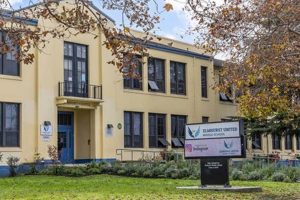 Top Elmhurst Middle School: Guide &amp; Info | Best Schools in America: Top Public & Private Options