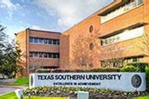 Top Pharmacy Schools in Texas: 2024 Guide | Best Schools in America: Top Public & Private Options