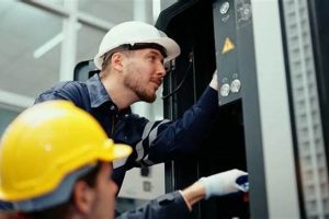 Top Electrician Schools Near You (2024) | Best Schools in America: Top Public & Private Options